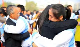 开家长会提个别同学的搞笑文案 最感人的家长会