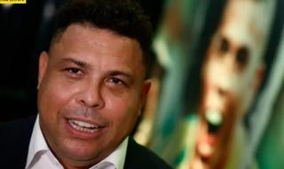 梅西举起大力神杯